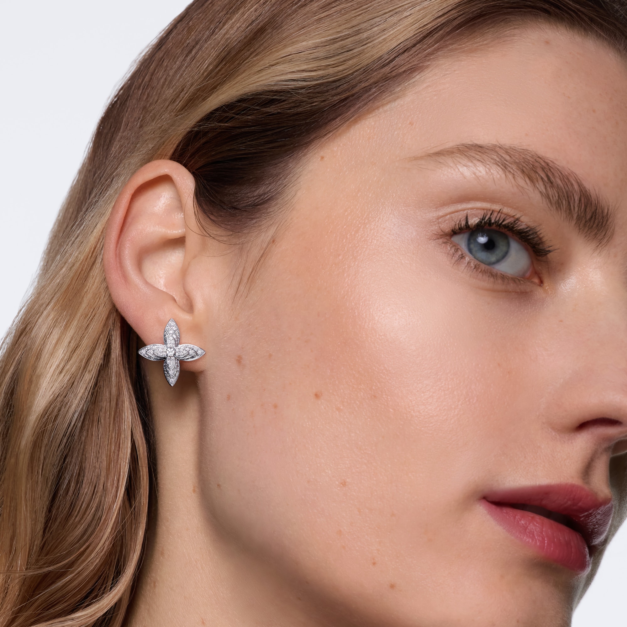 Idylle Blossom Earrings, White Gold & Diamonds - Jewelry
